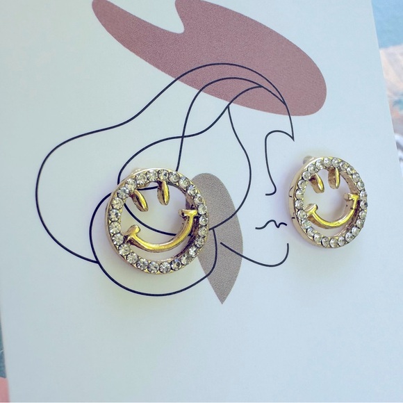 Jewelry - Smiles stud earrings new